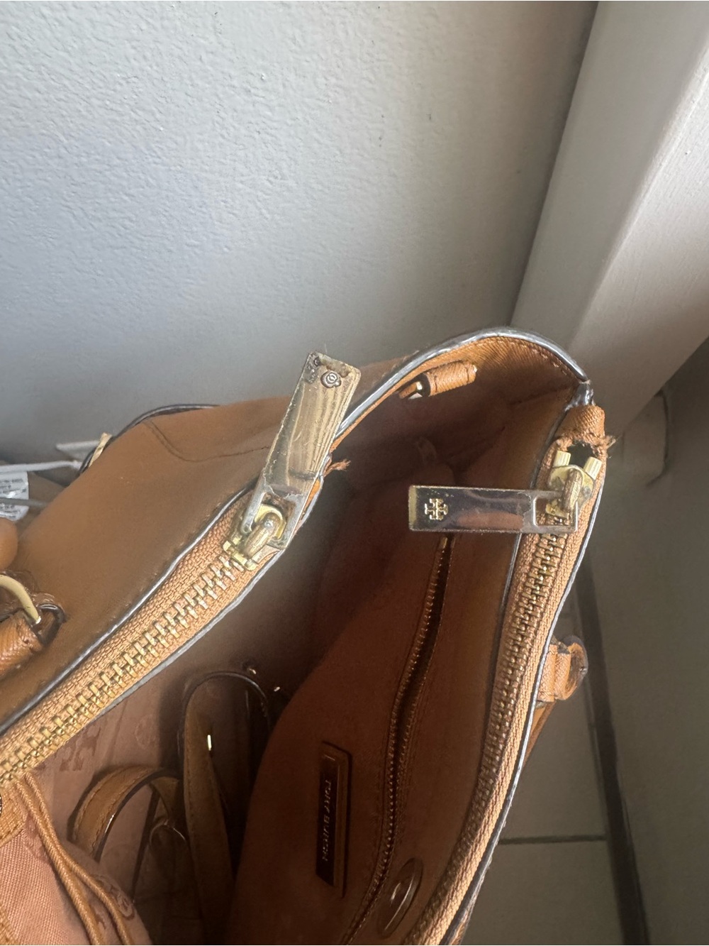 Tory Burch Robinson Brown Saffiano Leather Double Zip Tote Crossbody Bag - Picture 6 of 13